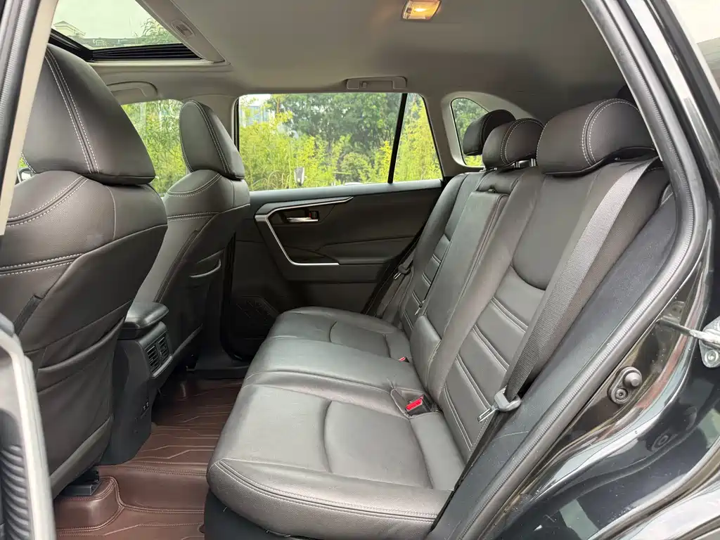 RAV4 Dual Engine 2.5 L E-CVT 2 WD Elite