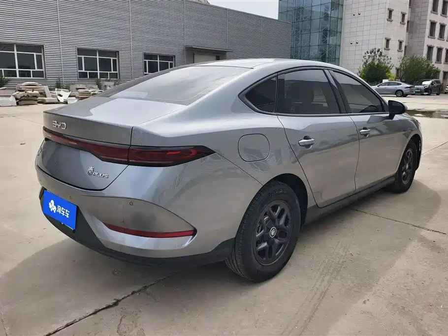 Qin PLUS DM-i Smart Drive 55 KM Leading
