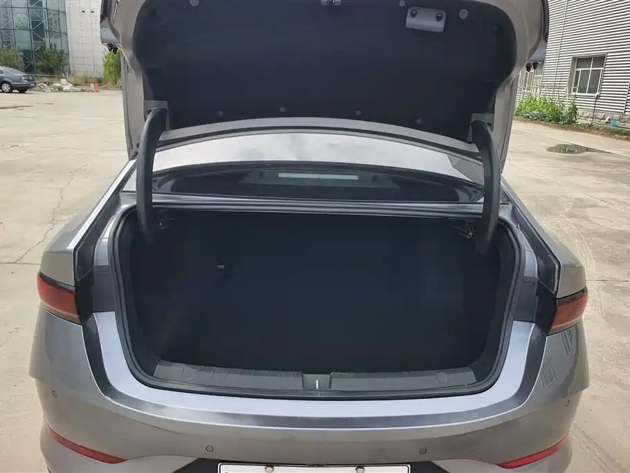 Qin PLUS DM-i Smart Drive 55 KM Leading