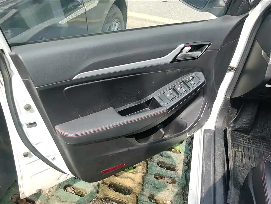 Vision 1.5 L Auto Happy
