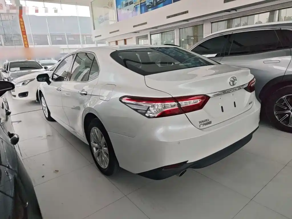 Camry 2.0 G Luxury