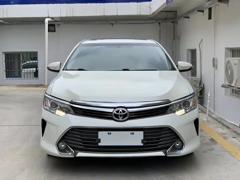 Toyota Camry 2.0 G Leading