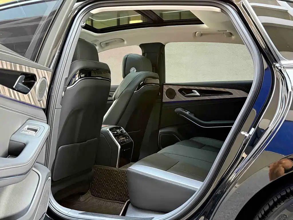Hongqi H9 2.0 T Connected Flagship Enjoyment