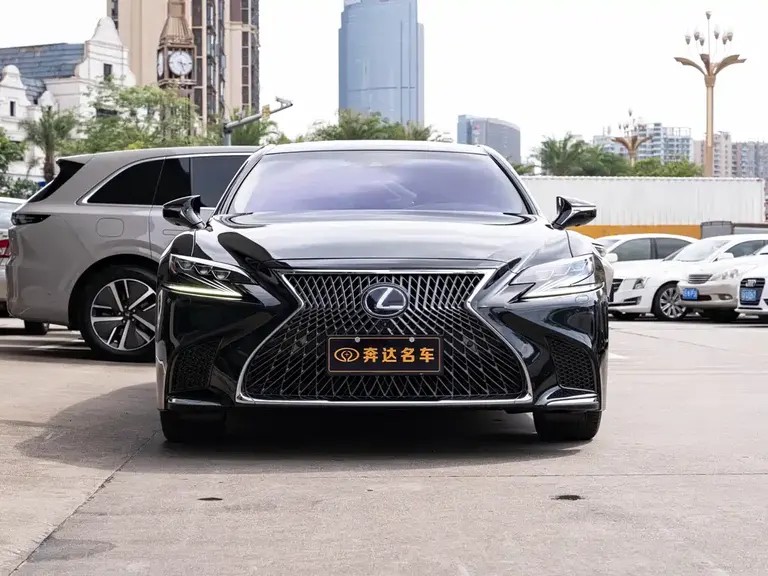Lexus LS 500 h Outstanding CN-VI