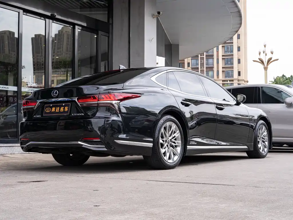 Lexus LS 500 h Outstanding CN-VI