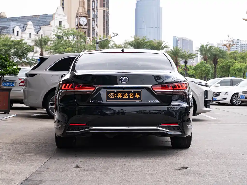 Lexus LS 500 h Outstanding CN-VI