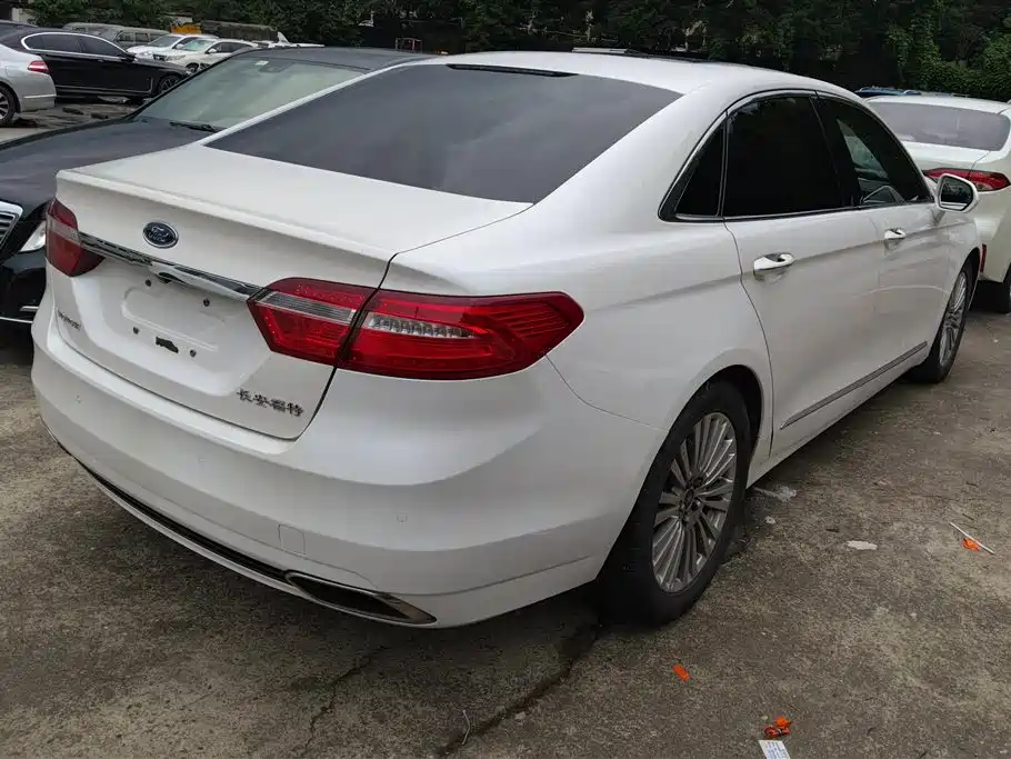 Taurus EcoBoost 245 Luxury