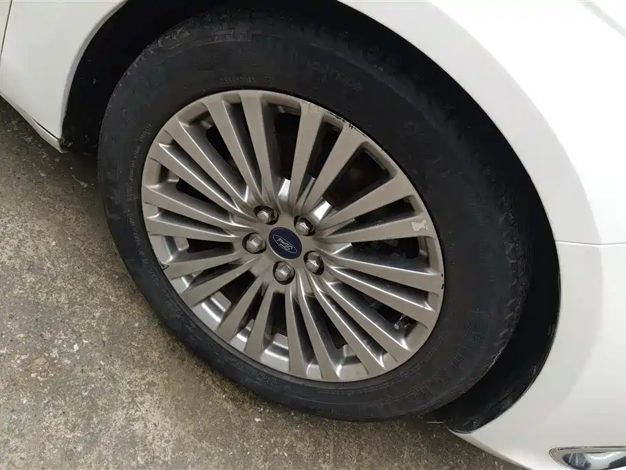 Taurus EcoBoost 245 Luxury