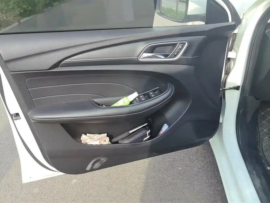 Roewe i5 1.5 L Auto 4 G Connected Leading Luxury