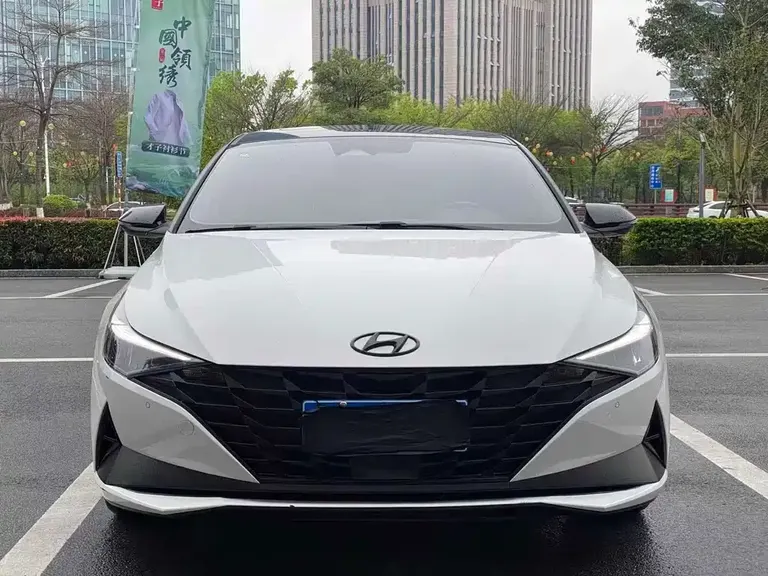 Hyundai Elantra 1.5 L CVT LUX Distinguished