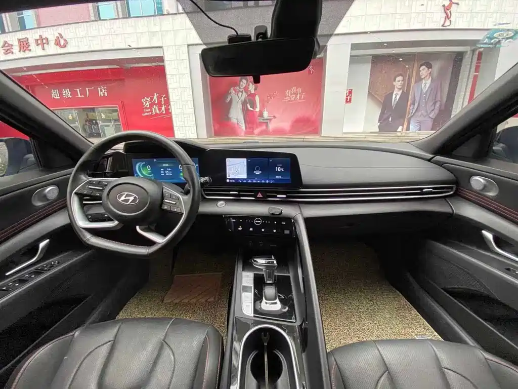 Elantra 1.5 L CVT LUX Distinguished
