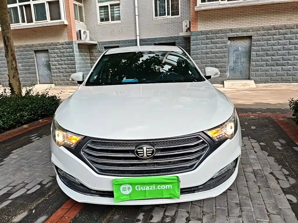 Besturn B30 奔腾B30 2016款 1.6 L 自动十周年纪念版