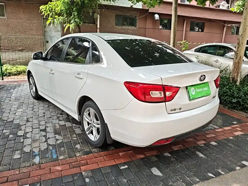 Besturn B30 奔腾B30 2016款 1.6 L 自动十周年纪念版