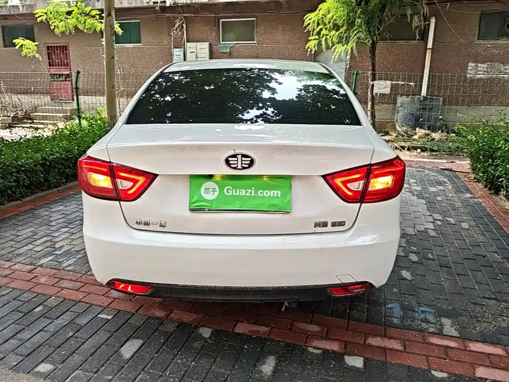Besturn B30 奔腾B30 2016款 1.6 L 自动十周年纪念版