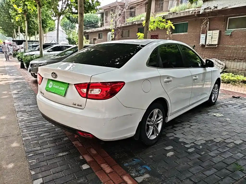 Besturn B30 奔腾B30 2016款 1.6 L 自动十周年纪念版