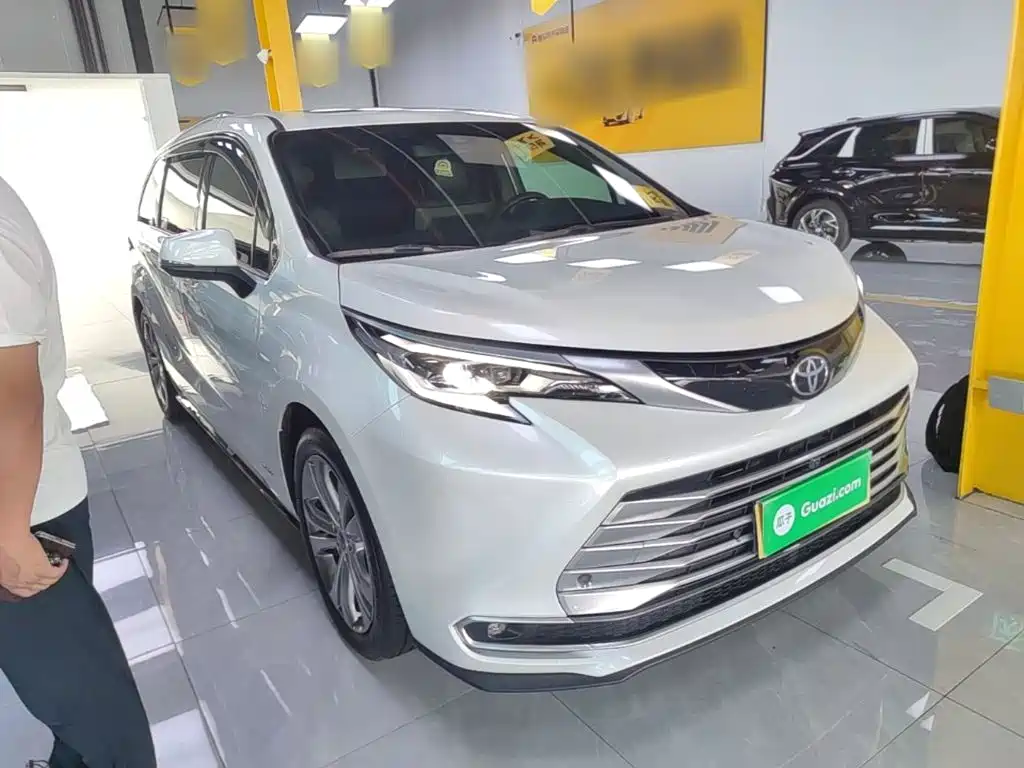 Sienna 2.5 L Hybrid Platinum