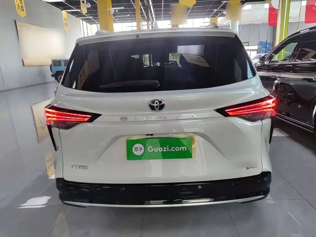 Sienna 2.5 L Hybrid Platinum