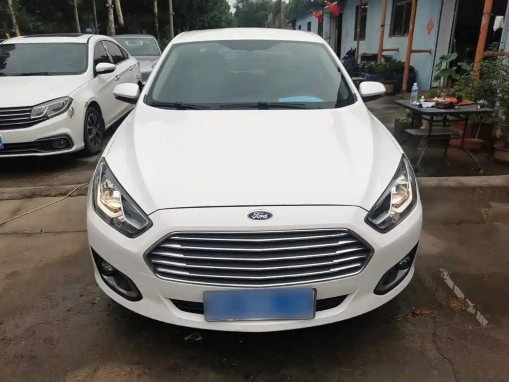 Escort Facelift 1.5 L Manual Comfort