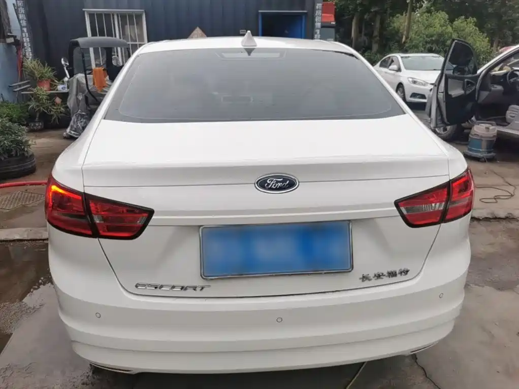 Escort Facelift 1.5 L Manual Comfort