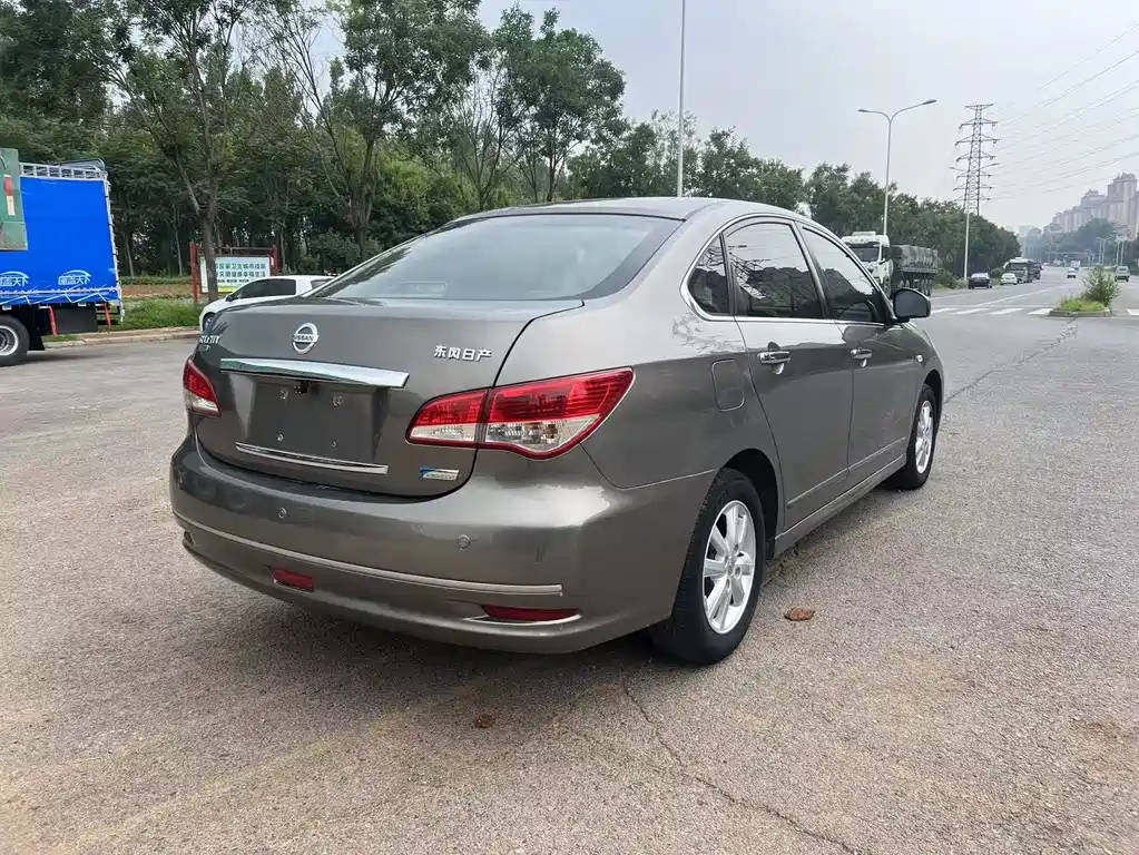 Sylphy Classic 1.6 XE+ CVT Leading