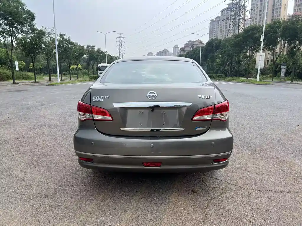 Sylphy Classic 1.6 XE+ CVT Leading