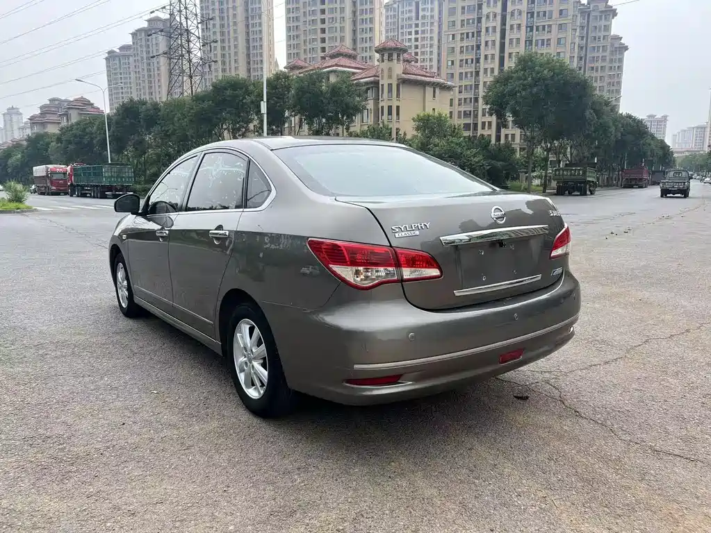 Sylphy Classic 1.6 XE+ CVT Leading