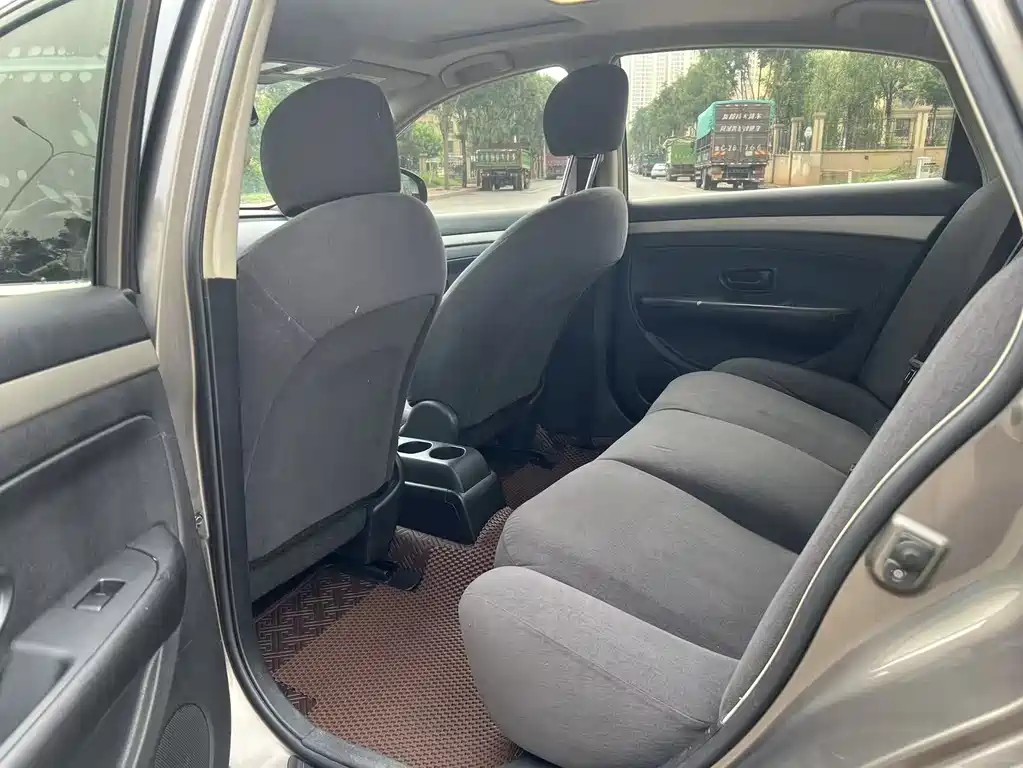Sylphy Classic 1.6 XE+ CVT Leading