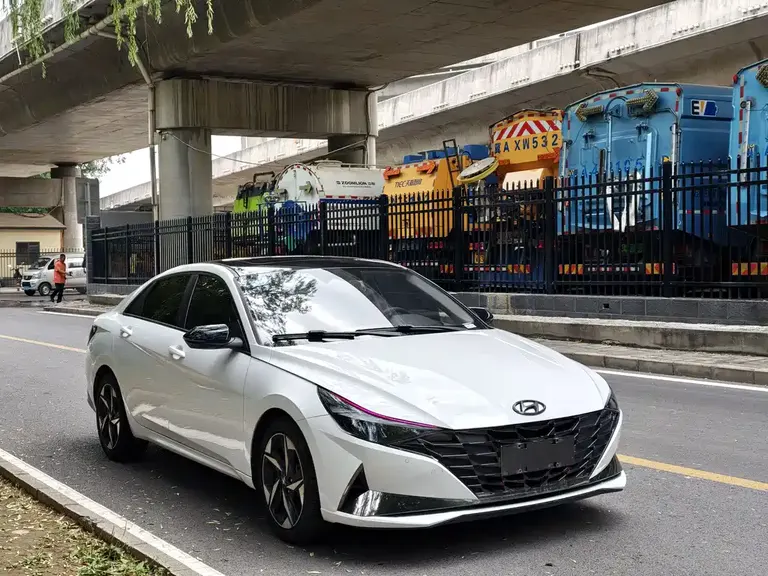 Hyundai Elantra 1.5 L CVT LUX Distinguished