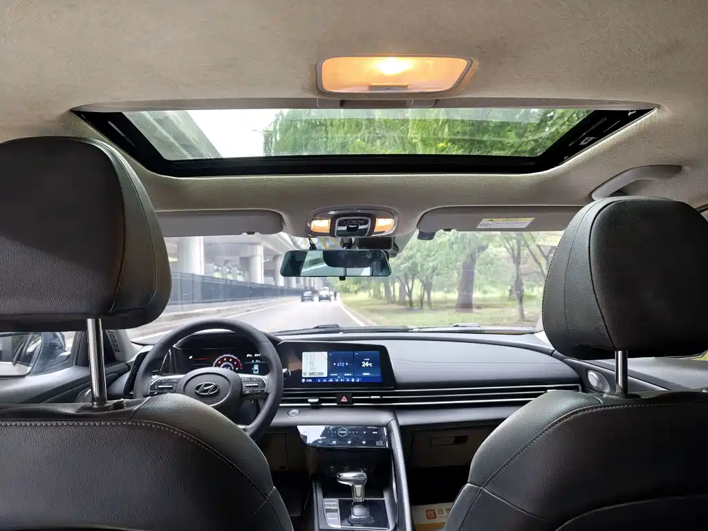 Elantra 1.5 L CVT LUX Distinguished