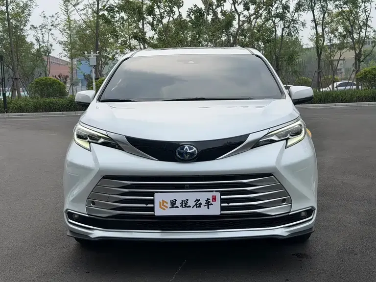 Toyota Sienna 2.5 L Hybrid Platinum