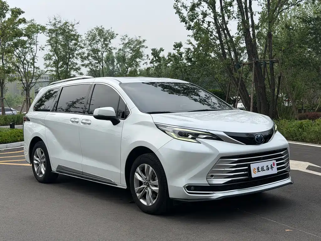 Sienna 2.5 L Hybrid Platinum