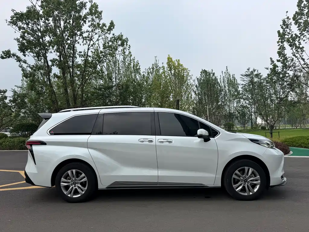 Sienna 2.5 L Hybrid Platinum