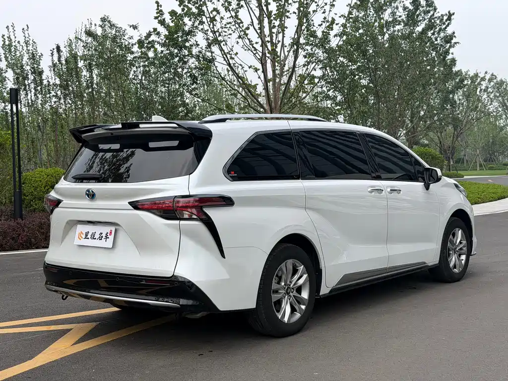 Sienna 2.5 L Hybrid Platinum