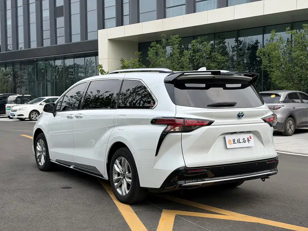 Sienna 2.5 L Hybrid Platinum