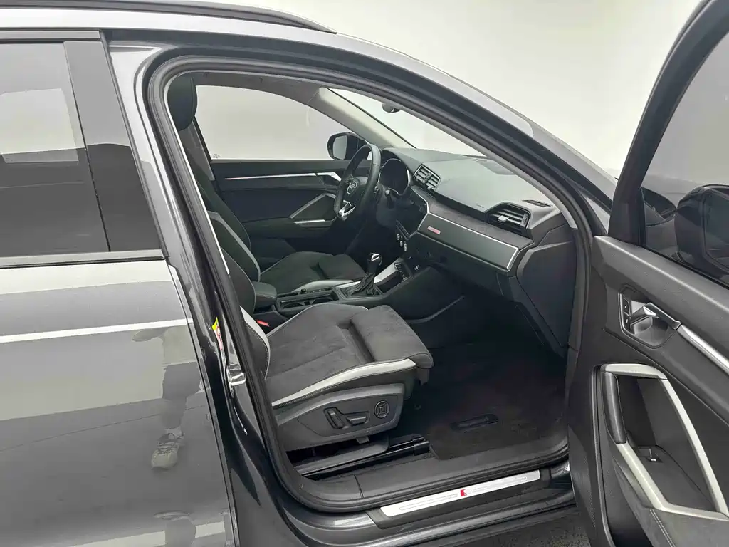 Audi Q3 35 TFSI Fashion Dynamic (1.4 T)