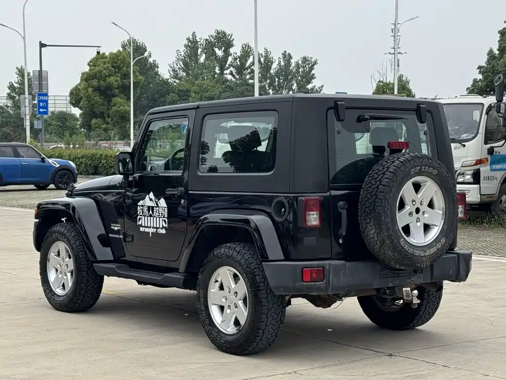 Wrangler 3.8 L Sahara 2-door