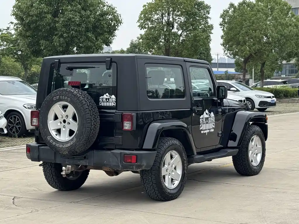 Wrangler 3.8 L Sahara 2-door