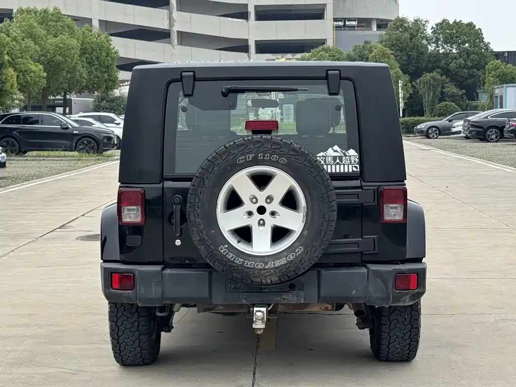 Wrangler 3.8 L Sahara 2-door