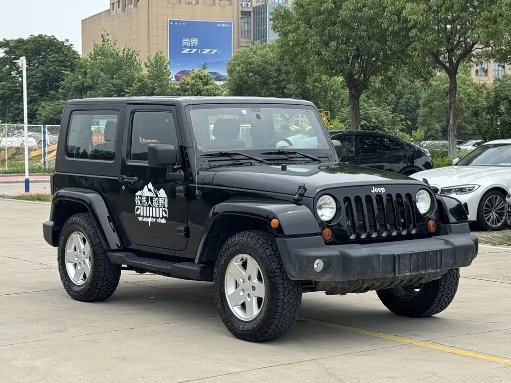 Wrangler 3.8 L Sahara 2-door