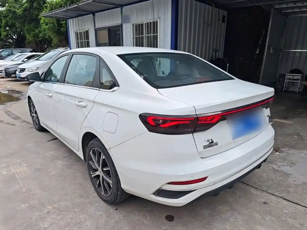 Emgrand 4 th Gen 1.5 L CVT Distinguished