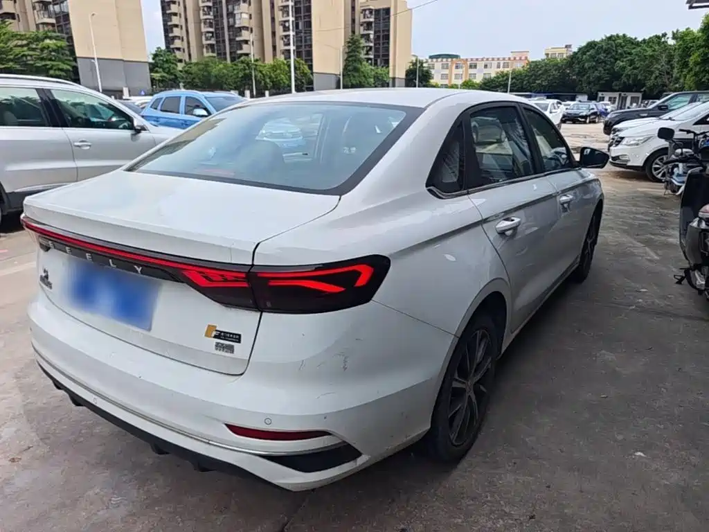 Emgrand 4 th Gen 1.5 L CVT Distinguished