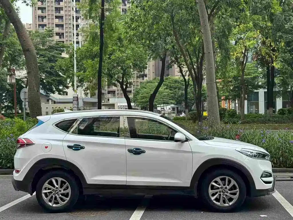 Tucson 途胜 2015款 1.6 T 双离合两驱舒适型
