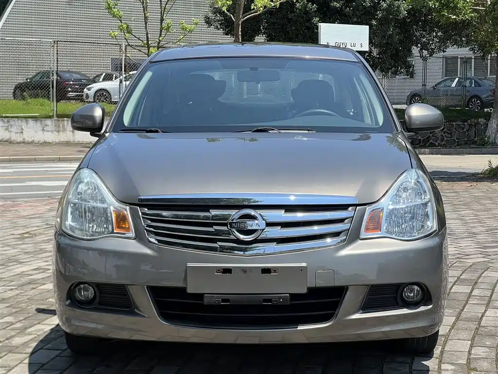 Sylphy Classic 1.6 XE+ CVT Connected Leading