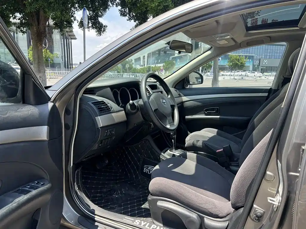 Sylphy Classic 1.6 XE+ CVT Connected Leading