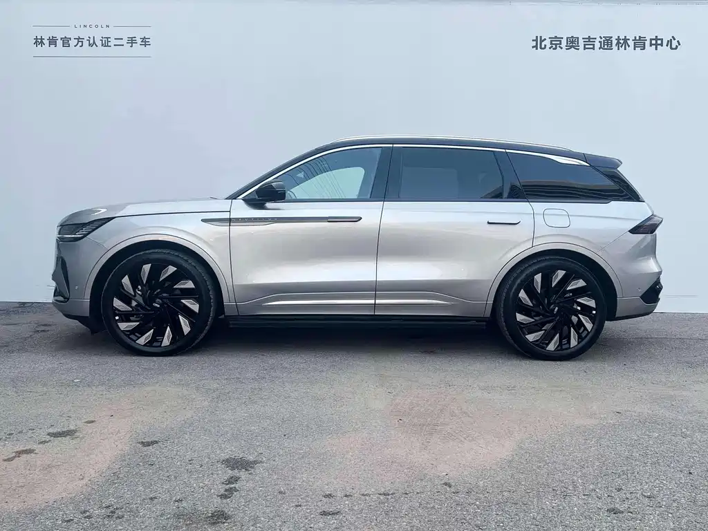 Nautilus 航海家 2023款 2.0 T 四驱总统混动版