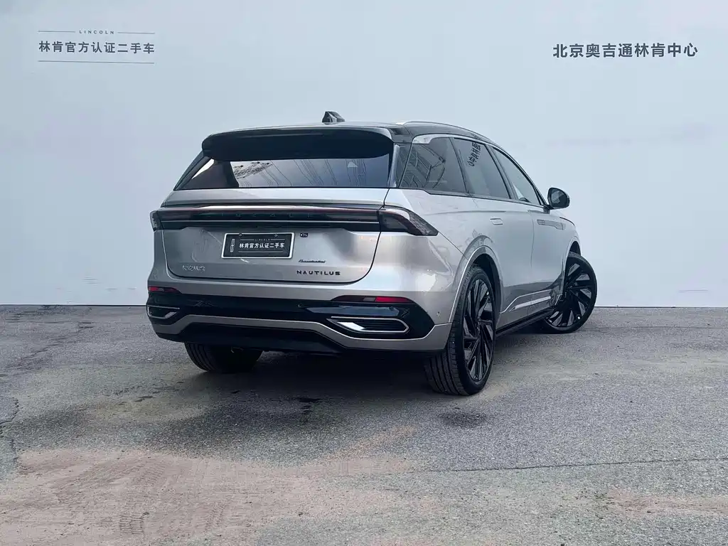 Nautilus 航海家 2023款 2.0 T 四驱总统混动版