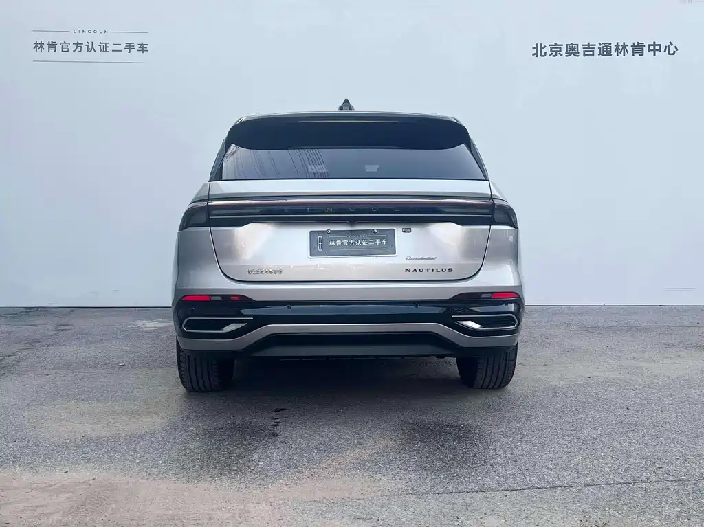 Nautilus 航海家 2023款 2.0 T 四驱总统混动版