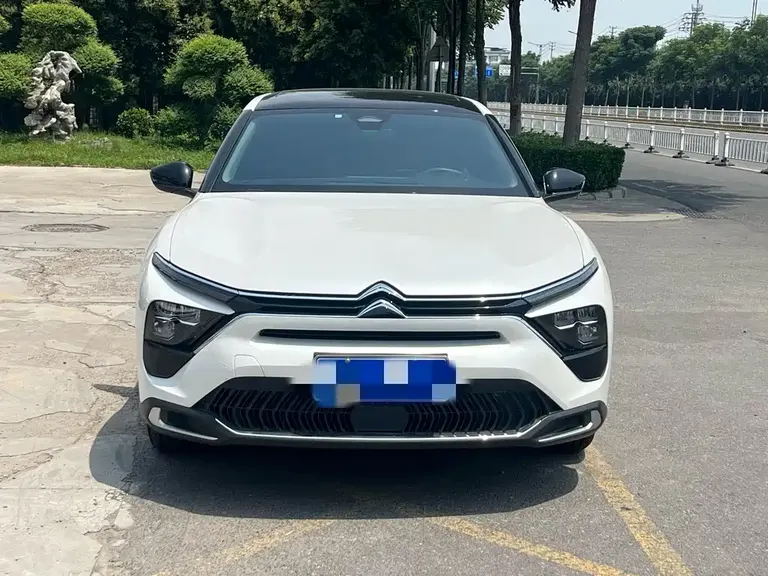 Citroën C5 X 1.6 T Extraordinary Enjoyment Tiger Year