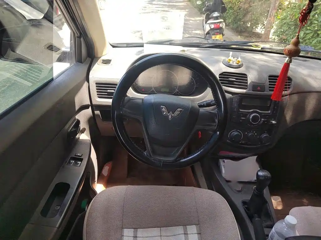 Wuling Hongguang 1.5 L Basic