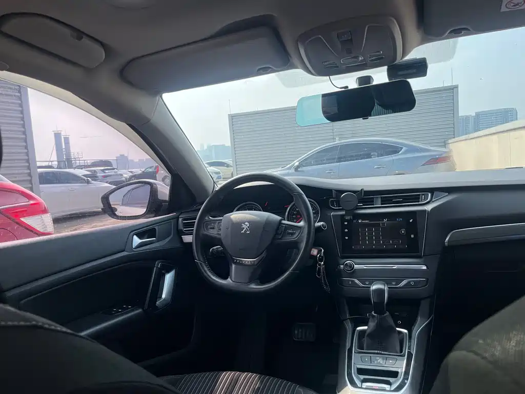 Peugeot 408 1.8 L Auto Luxury
